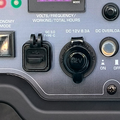 12V pistikupesa ja USB-väljundid